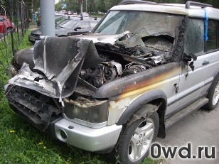 Битый автомобиль Land Rover Discovery