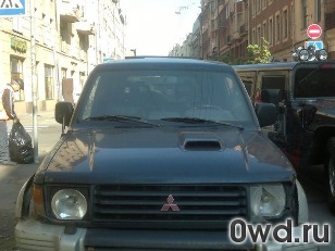 Битый автомобиль Mitsubishi Pajero