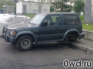 Битый автомобиль Mitsubishi Pajero