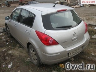 Битый автомобиль Nissan Tiida