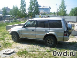 Битый автомобиль Mitsubishi Pajero