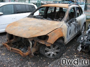 Битый автомобиль Volkswagen Touareg