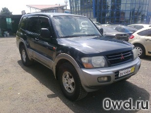 Битый автомобиль Mitsubishi Pajero