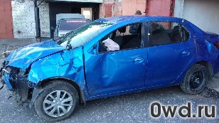 Битый автомобиль Renault Logan