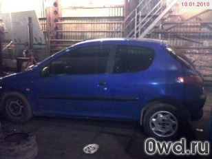 Битый автомобиль Peugeot 206