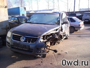 Битый автомобиль Volkswagen Touareg