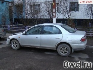 Битый автомобиль Mazda Familia