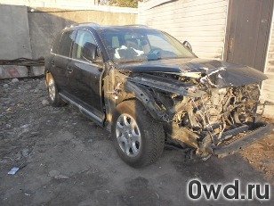 Битый автомобиль Volkswagen Touareg