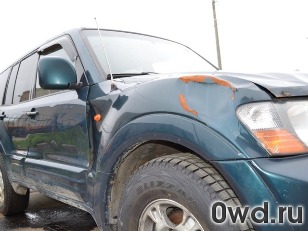 Битый автомобиль Mitsubishi Pajero