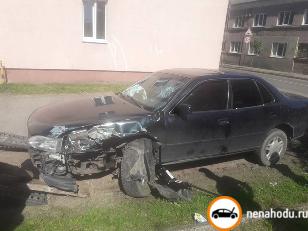 Битый автомобиль Toyota Camry