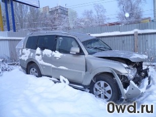 Битый автомобиль Mitsubishi Pajero