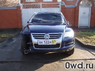 Битый автомобиль Volkswagen Touareg