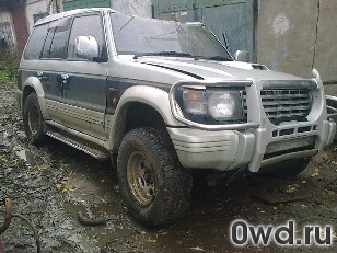 Битый автомобиль Mitsubishi Pajero