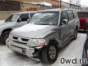 Битый автомобиль Mitsubishi Pajero