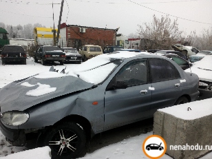 Битый автомобиль Chevrolet Lanos