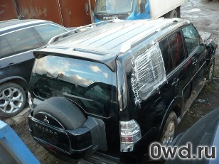 Битый автомобиль Mitsubishi Pajero