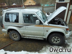 Битый автомобиль Mitsubishi Pajero