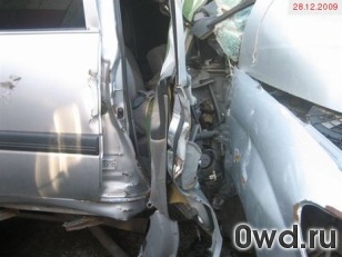 Битый автомобиль Toyota 100