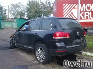 Битый автомобиль Volkswagen Touareg