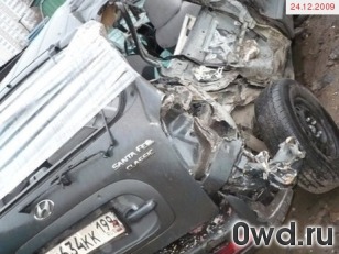 Битый автомобиль Hyundai Santa Fe