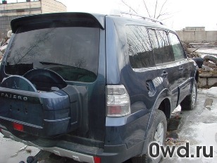 Битый автомобиль Mitsubishi Pajero