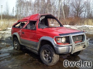 Битый автомобиль Mitsubishi Pajero