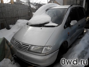 Битый автомобиль Volkswagen Sharan