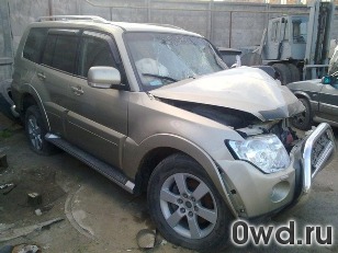 Битый автомобиль Mitsubishi Pajero