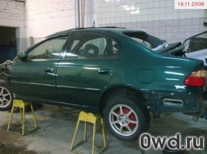 Битый автомобиль Toyota Avensis