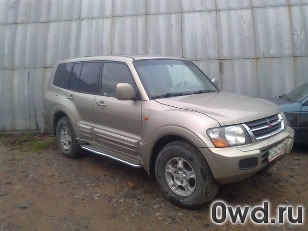 Битый автомобиль Mitsubishi Pajero