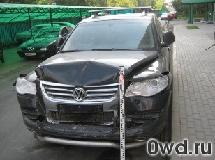 Битый автомобиль Volkswagen Touareg