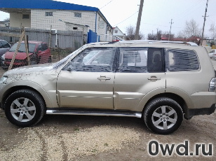 Битый автомобиль Mitsubishi Pajero