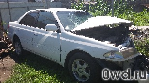 Битый автомобиль Toyota Carina