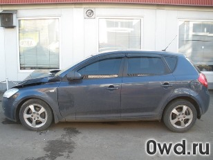 Битый автомобиль Kia Cee'd