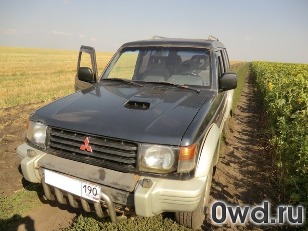 Битый автомобиль Mitsubishi Pajero