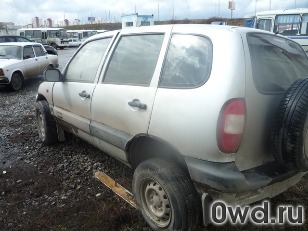 Битый автомобиль Chevrolet Niva