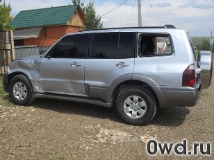 Битый автомобиль Mitsubishi Pajero