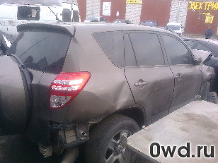 Битый автомобиль Toyota RAV4