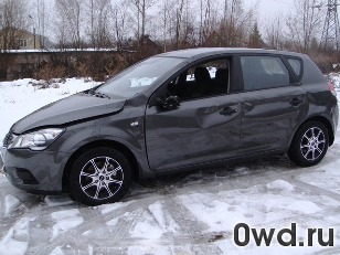 Битый автомобиль Kia Cee'd