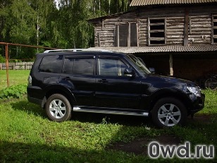 Битый автомобиль Mitsubishi Pajero