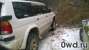Битый автомобиль Mitsubishi Challenger