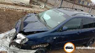 Битый автомобиль Toyota Corolla