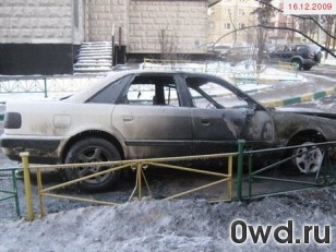 Битый автомобиль Audi 100