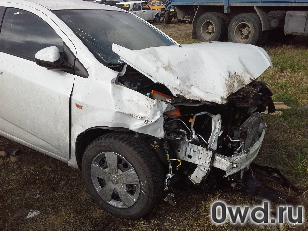 Битый автомобиль Chevrolet Aveo