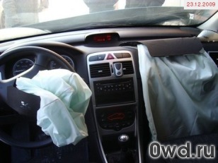 Битый автомобиль Peugeot 307