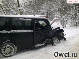 Битый автомобиль Toyota bB