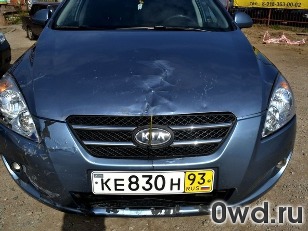 Битый автомобиль Kia Cee'd