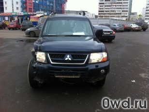 Битый автомобиль Mitsubishi Pajero