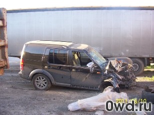 Битый автомобиль Land Rover Discovery