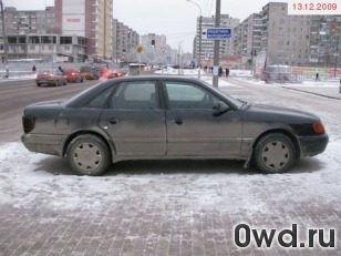 Битый автомобиль Audi 100